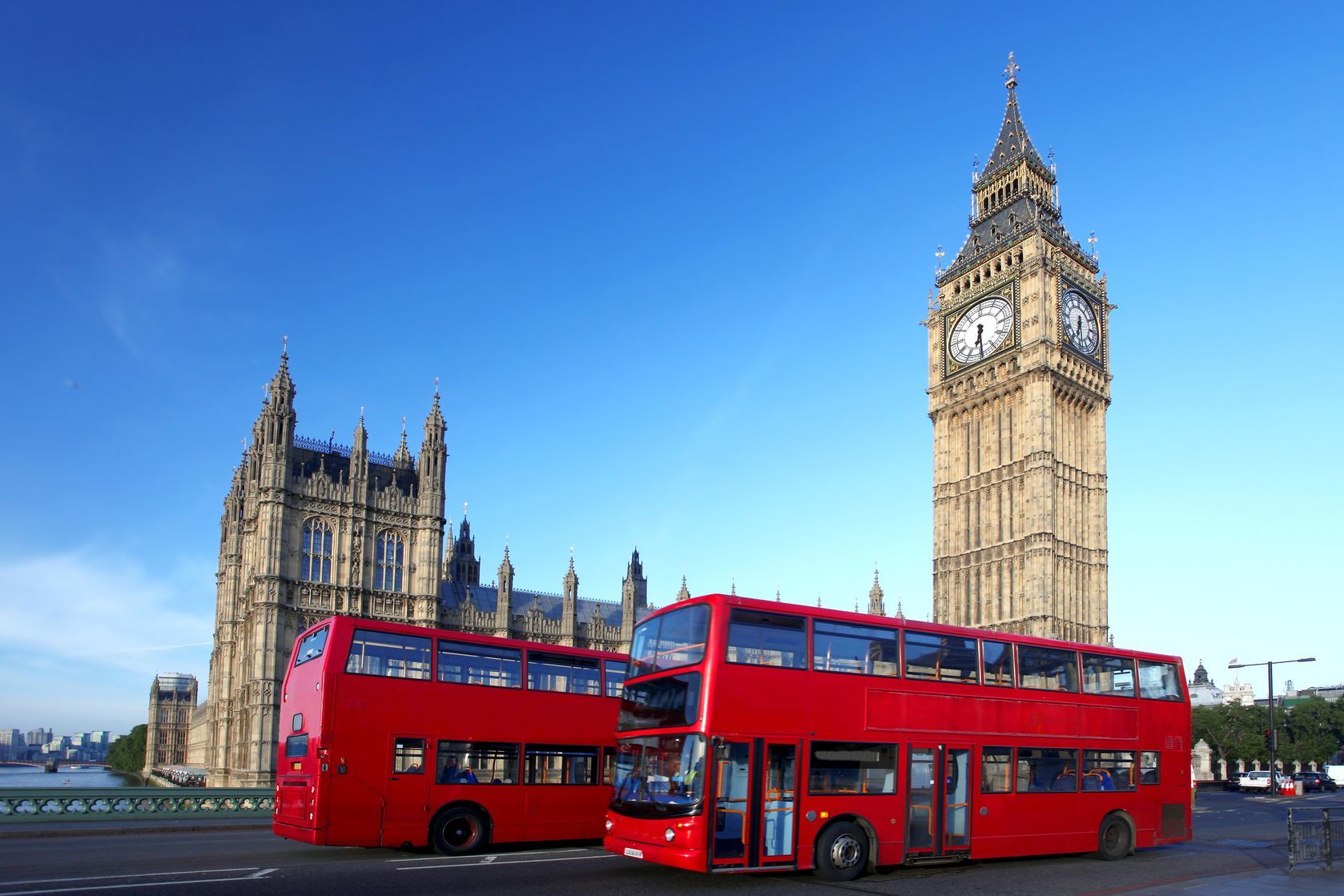 Big Ben a tradiční londýnské autobusy | samot/123RF.com