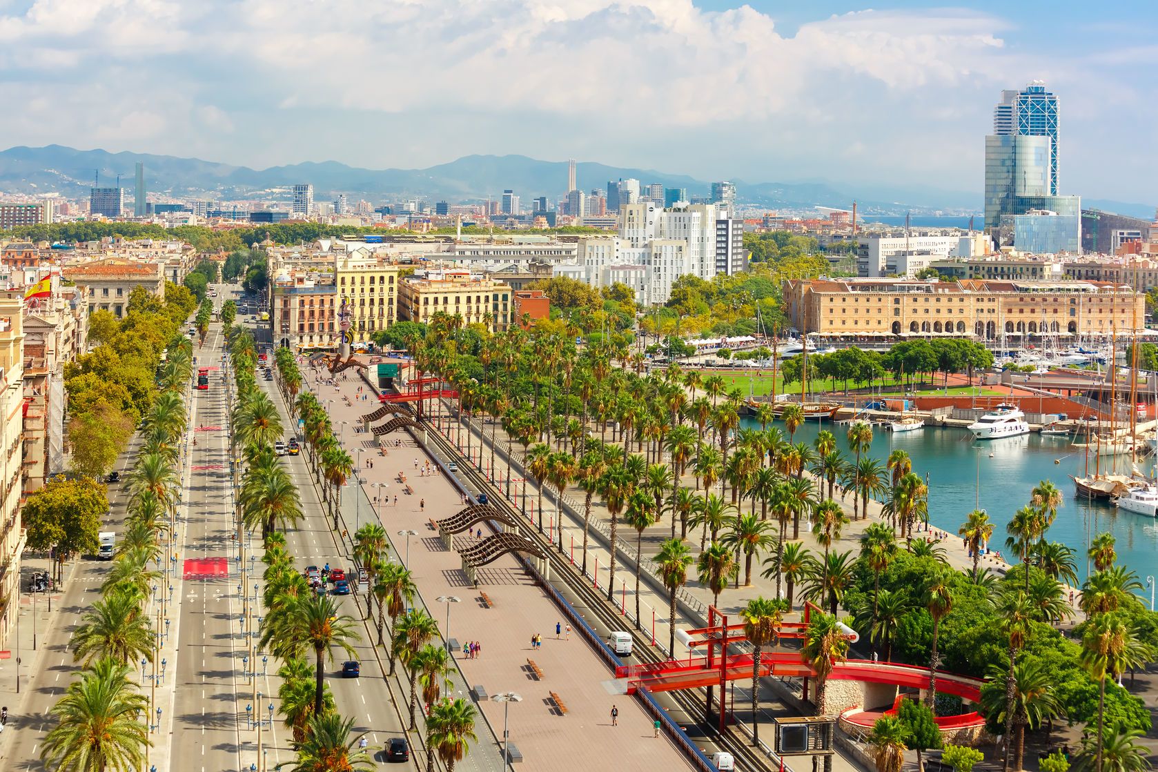 Letecký pohled na Passeig de Colom v Barceloně | olgacov/123RF.com