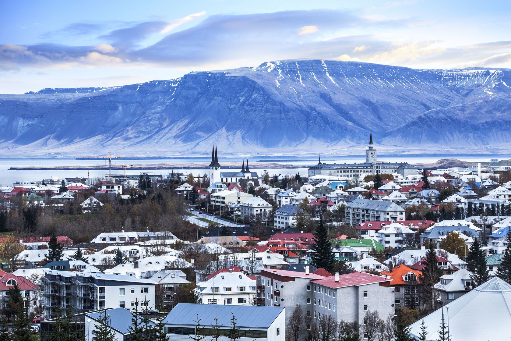 Krásný letecký pohled na město Reykjavík | pipopb/123RF.com