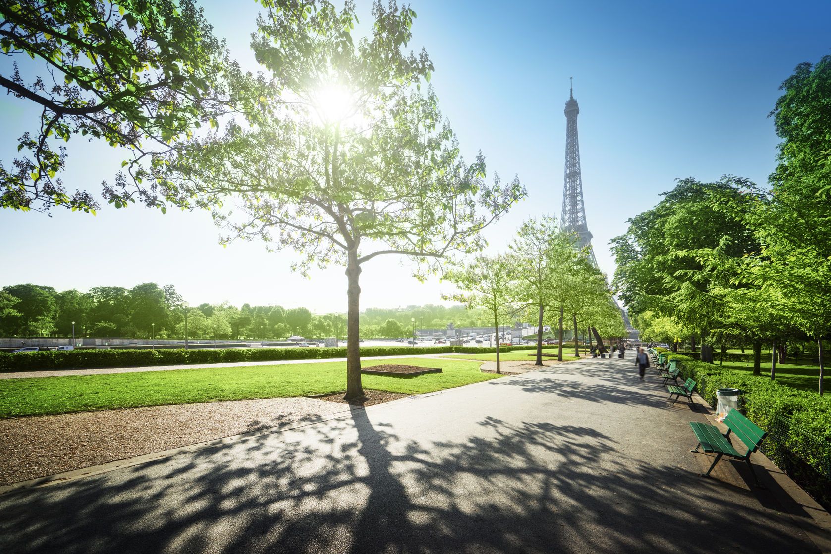 Slunečné ráno v pařížském parku | iakov/123RF.com